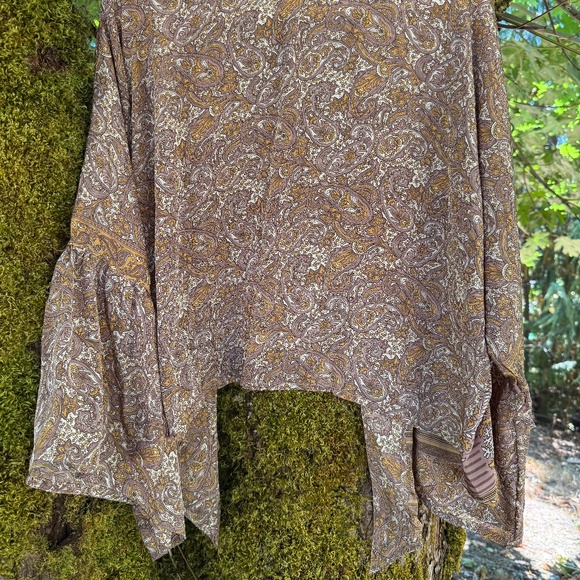 Kantha Bae Silk Shrug - Picture 2 of 4